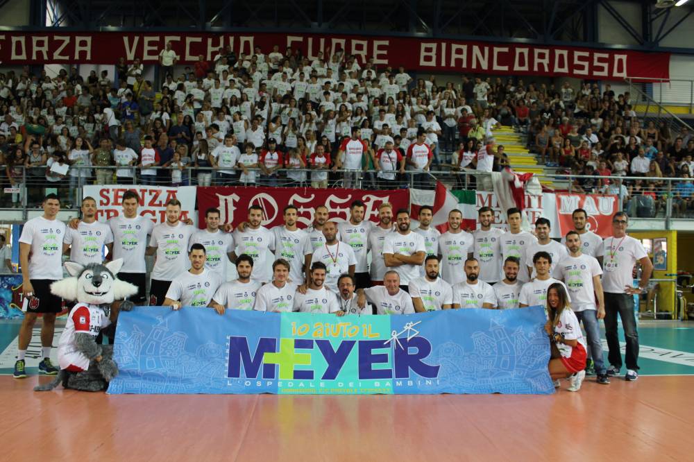 DELIRIO PER I NUOVI “LUPI” IL PALAZZETTO E´ SOLD-OUT