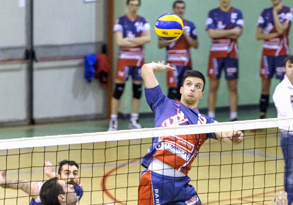 IL CENTRALE PAOLO MAZZONE CHIUDE UN MERCATO DI PUNTA