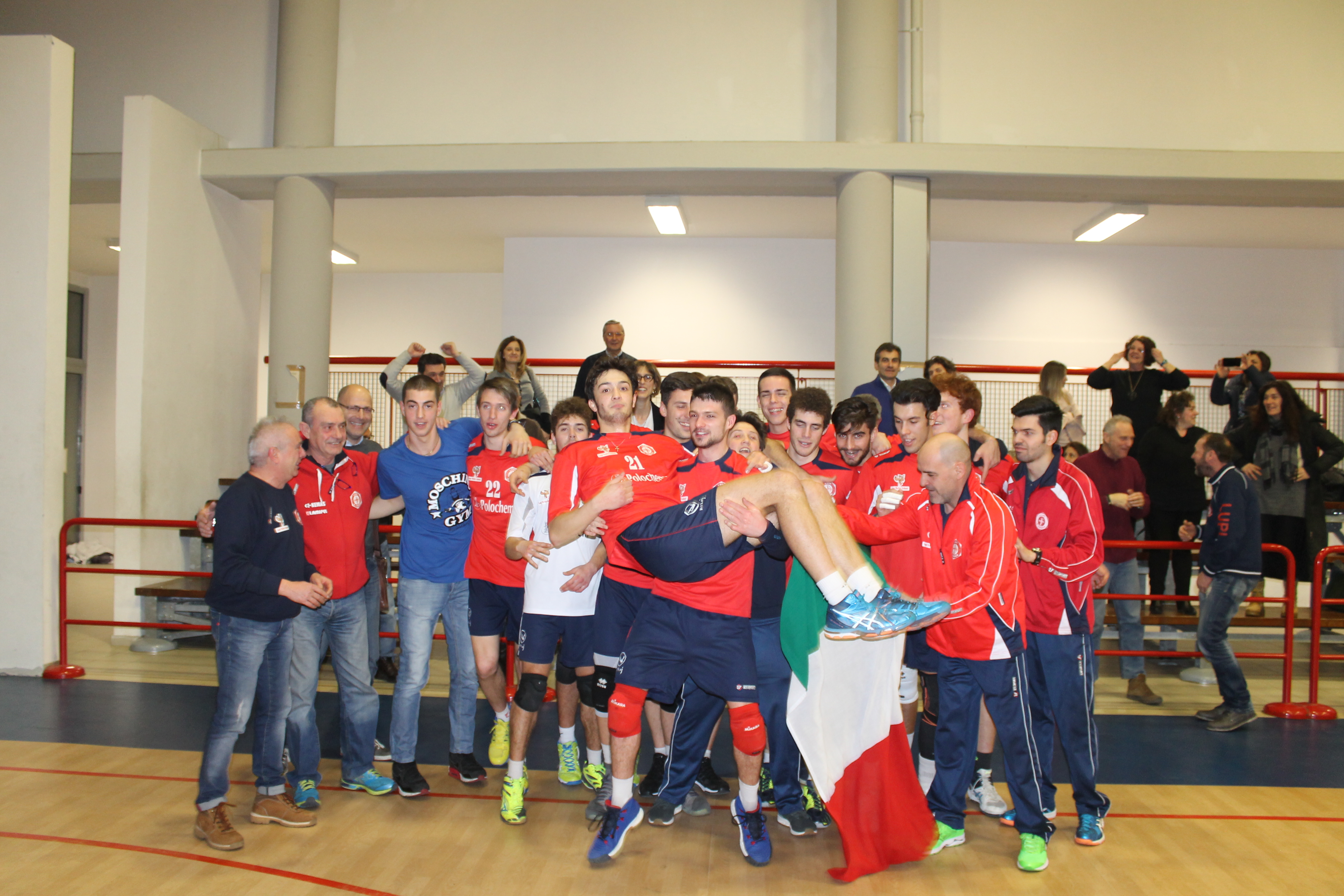 LUPI: SIAMO AGLI SCONTRI DECISIVI. DOMENICA TUTTI AL PALAPARENTI PER LA JUNIOR LEAGUE.