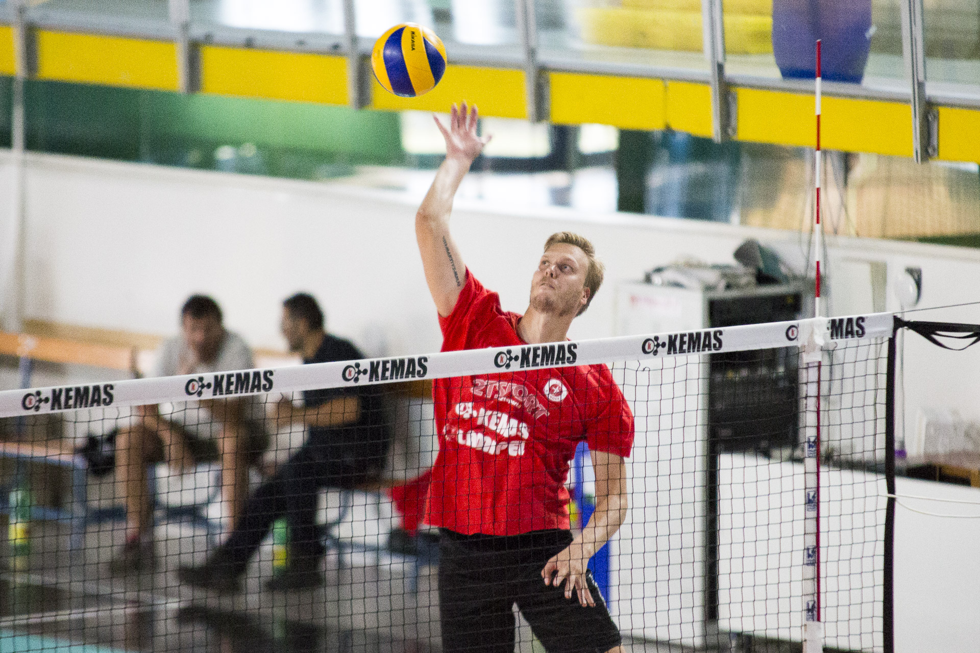 A REGGIO EMILIA BATTAGLIA ALLA PARI, MA LA KEMAS LAMIPEL CEDE AI PADRONI DI CASA