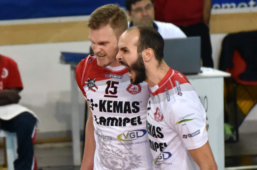 IL GRINTOSO LUPO BARGI AL MICROFONO NEL POST PARTITA