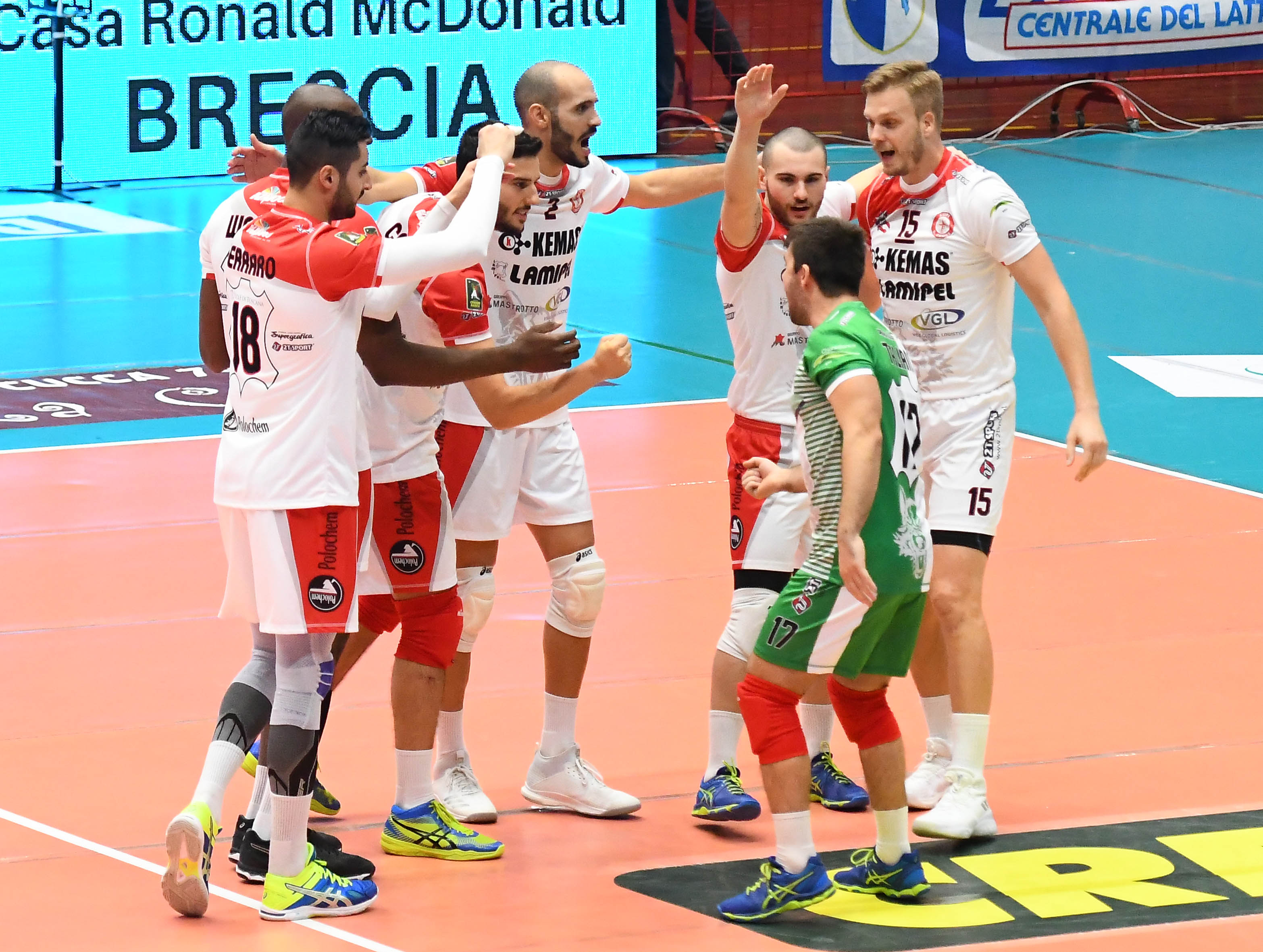 “LUPI” DA BATTAGLIA A BRESCIA, ARRIVA UN PUNTO AL TIE-BREAK