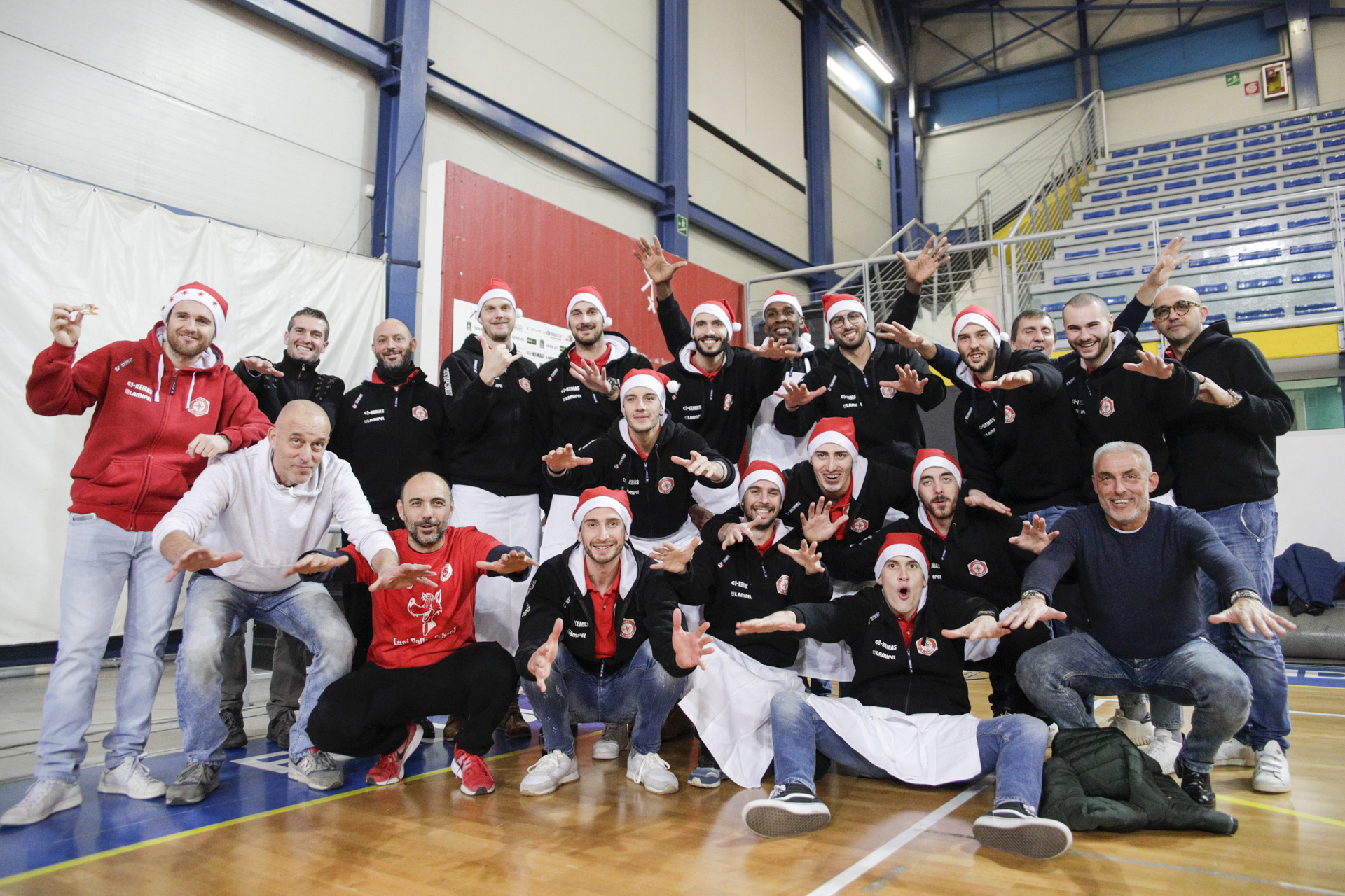 AUGURI DI UN FELICE NATALE DALLA SOCIETA’ LUPI SANTA CROCE