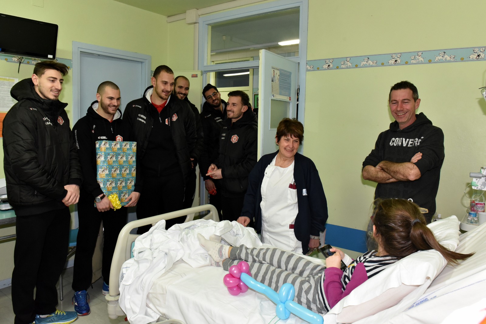 I LUPI VISITANO I PICCOLI MALATI