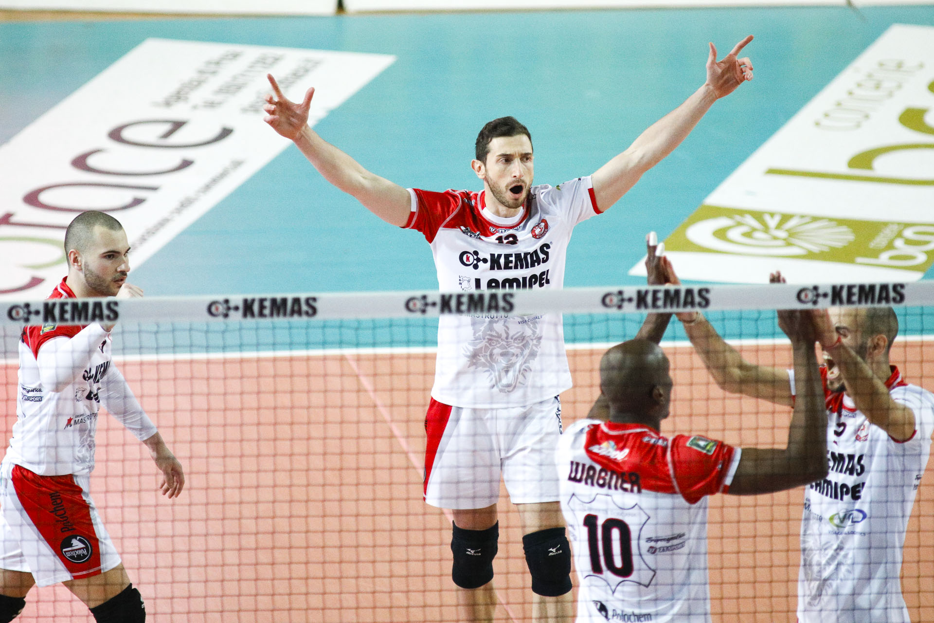 I LUPI SONO CHIAMATI COMPATTI ALL’IMPRESA: IL VIDEO DI GRASSANO