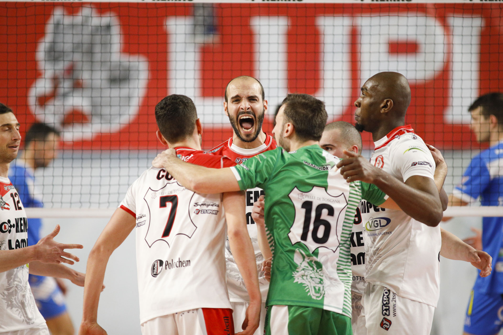 LUPI: CUORE E GRINTA AL PALAPARENTI