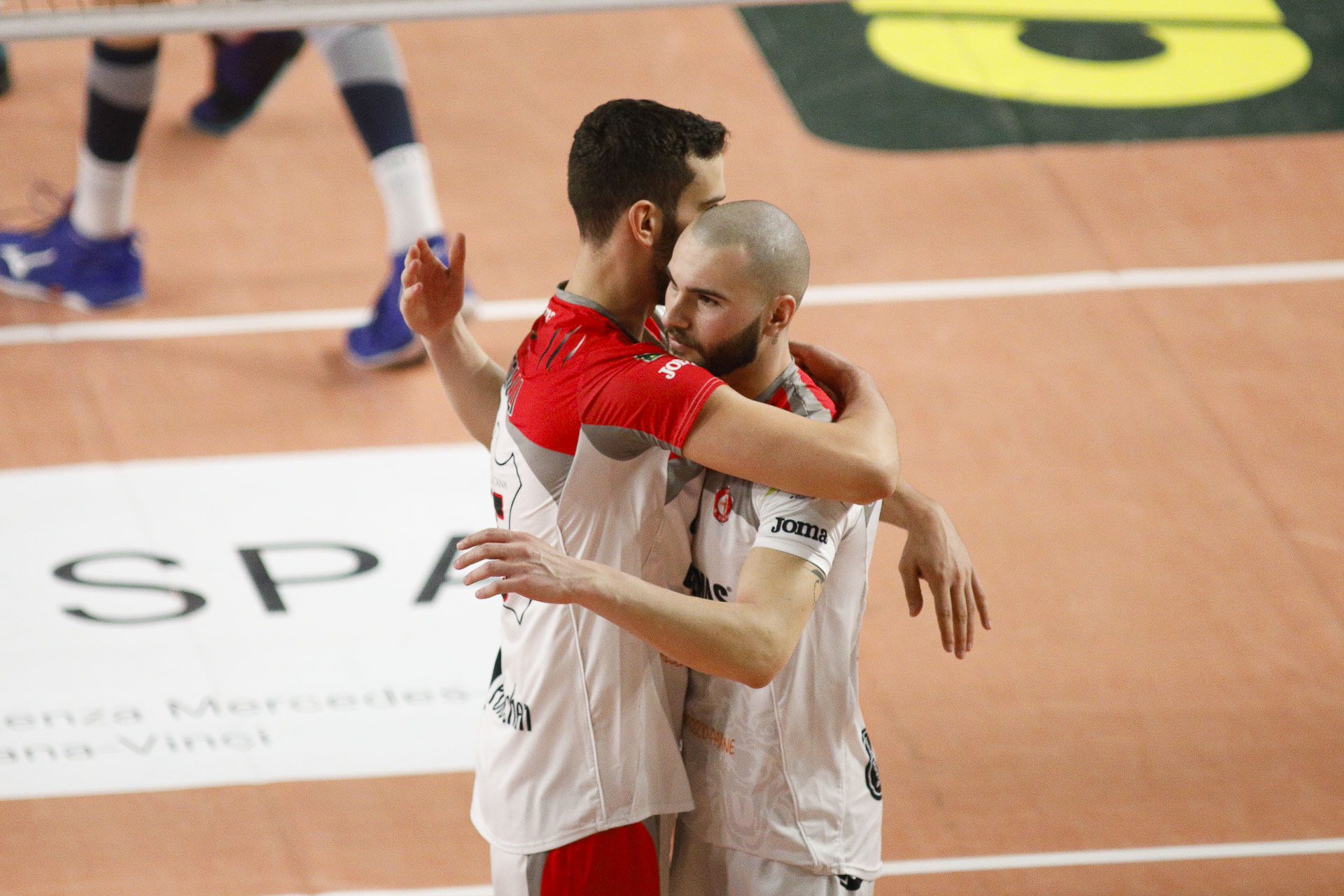 KEMAS LAMIPEL IN VIAGGIO VERSO CASTELLANA GROTTE, LO SCHIACCIATORE RUSSOMANNO IN ARRIVO IN ITALIA