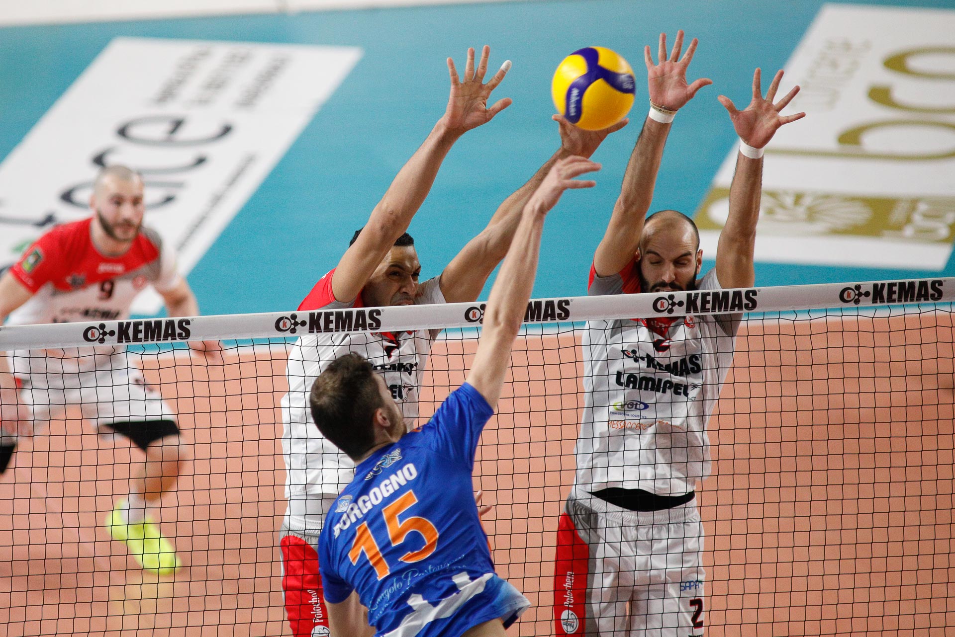 BATTAGLIA AL PALAPARENTI, LA KEMAS LAMIPEL SI ARRENDE AL MONDOVI’