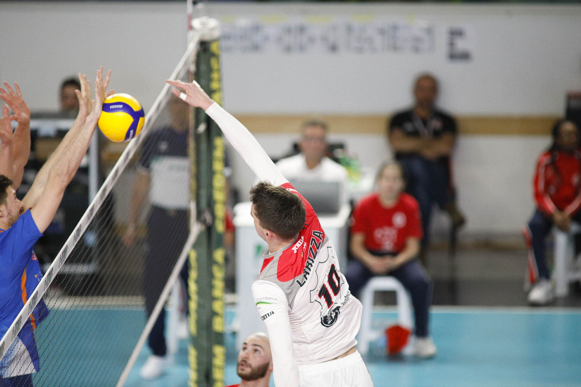 LARIZZA:” DOBBIAMO FARE UN PLAUSO AI MEDICI CHE SI BATTONO”