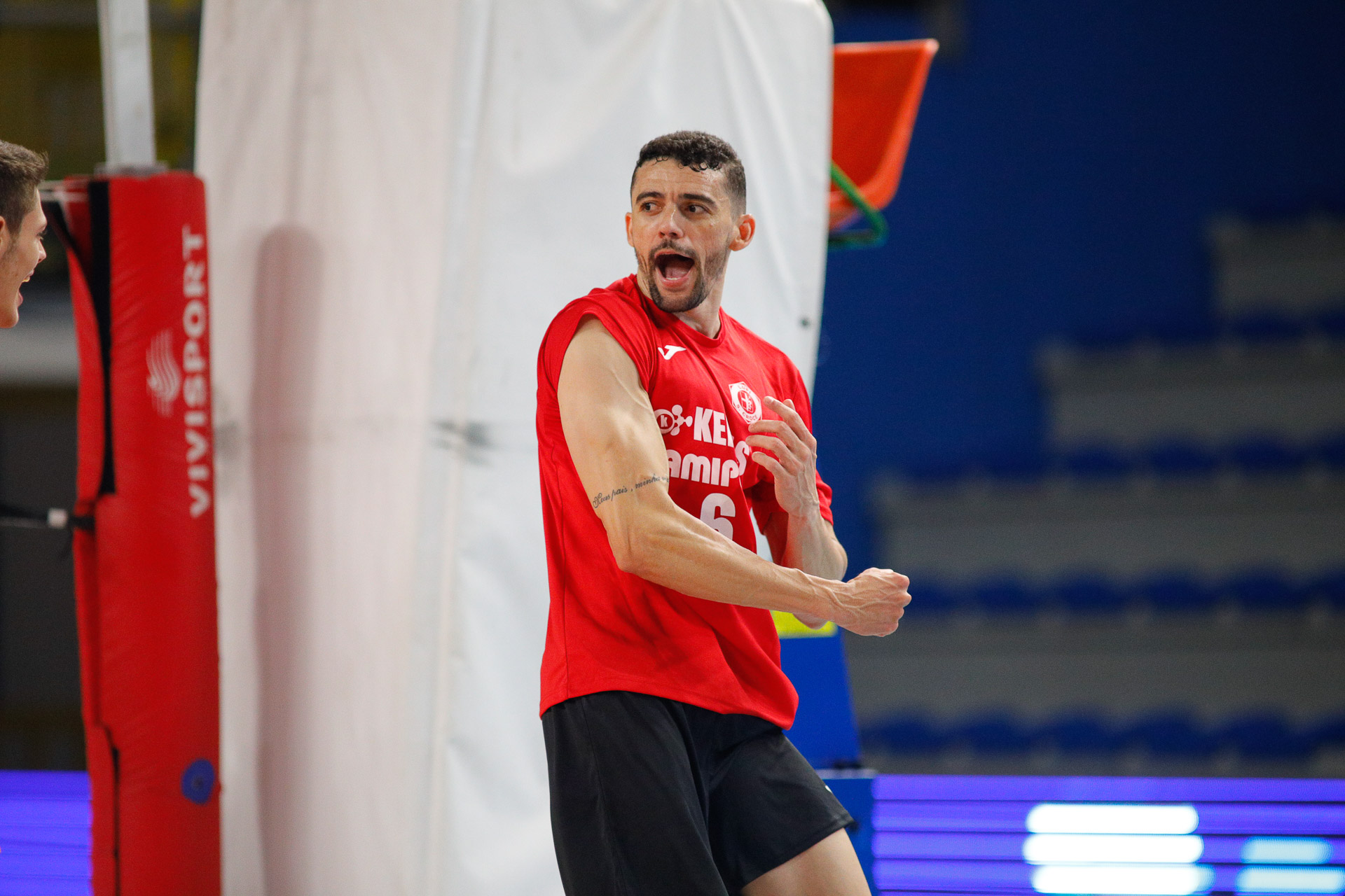 UNA INDOMABILE KEMAS LAMIPEL FA SUO IL MEMORIAL PARENTI