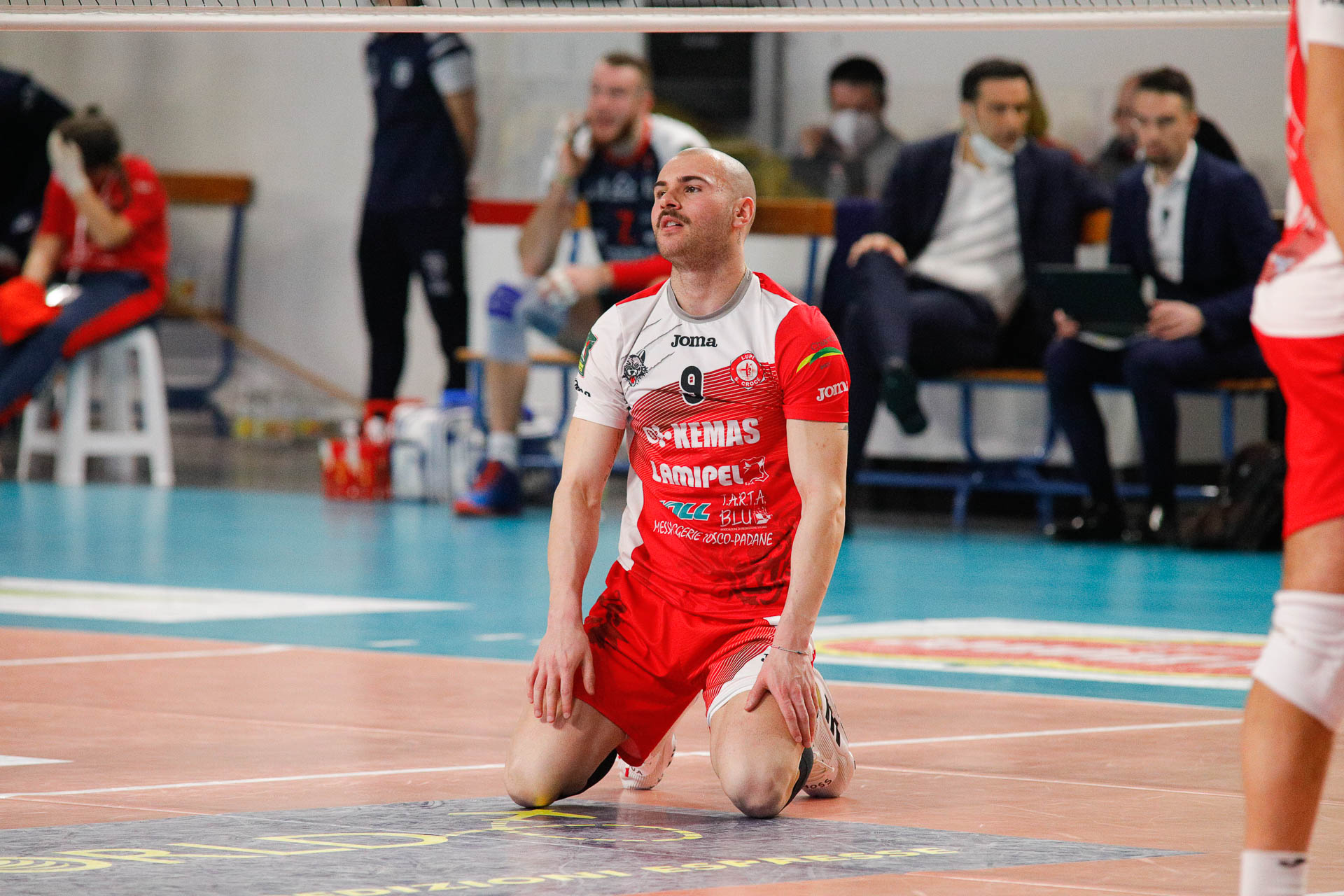 GRAN BATTAGLIA A REGGIO EMILIA, MA LA SPUNTANO I PADRONI DI CASA