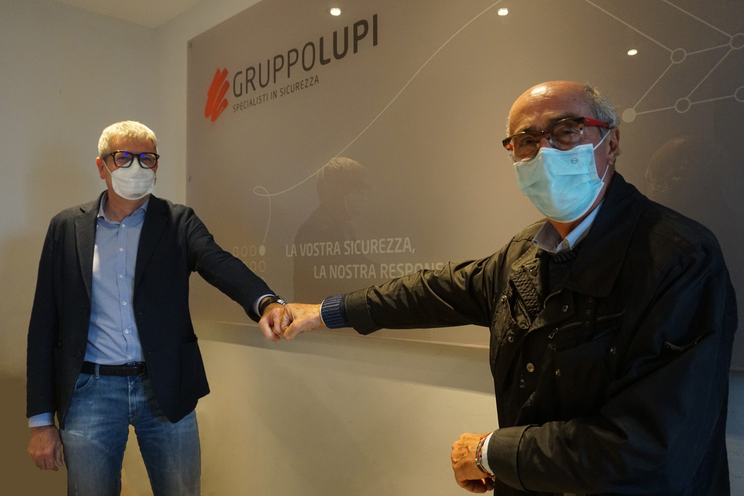 IL GRUPPO LUPI APPONE IL SUO MARCHIO SULLA FACCIATA DEL PALAPARENTI