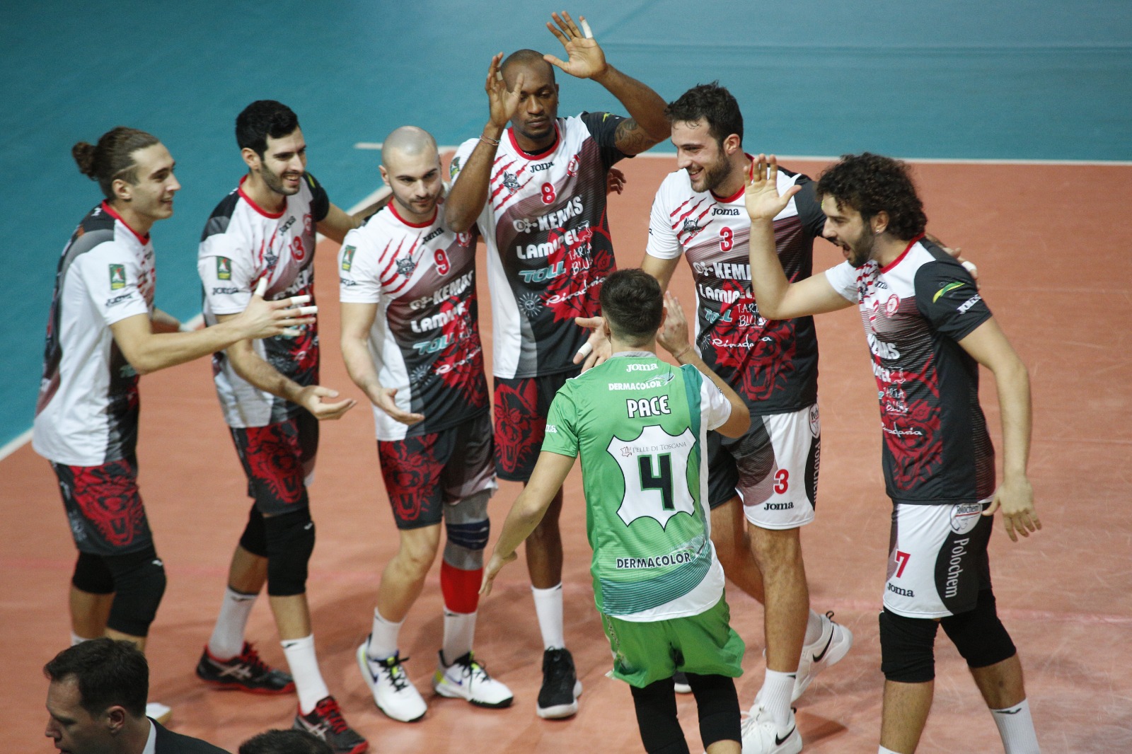 CHE BATTAGLIA AL PALAGROTTE, PER I “LUPI” UN BUON PUNTO PER LA CLASSIFICA