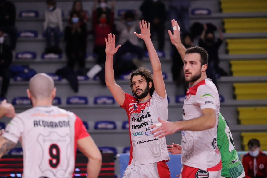 PORTO VIRO-LUPI RINVIATA