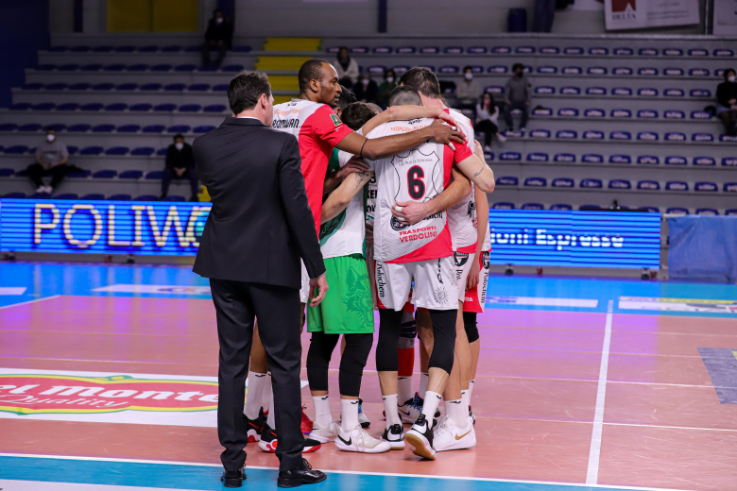 AL PALAPARENTI IN ARRIVO LA CAPOLISTA