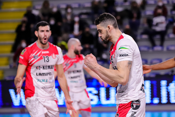 A CUNEO SCONTRO AD ALTA QUOTA