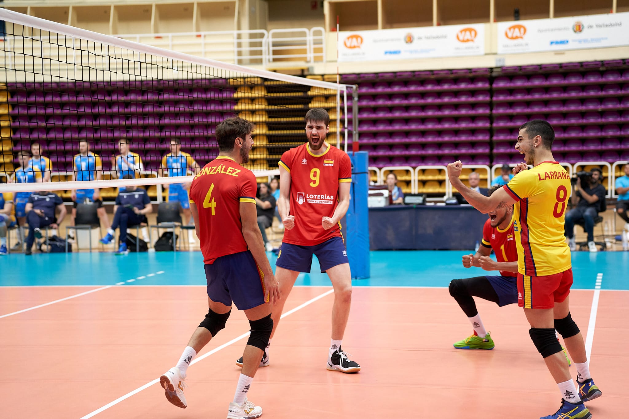 I LUPI CHIUDONO IL CENTRO CON VIGIL GONZALEZ